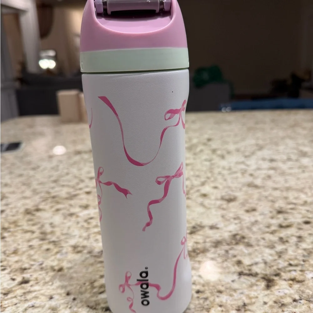 Owala White With Pink Bows Insulated Tumbler with Built-in Straw 24oz - Picture 2 of 3